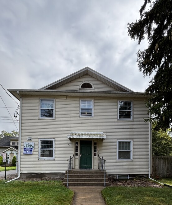 Building Photo - 142 N Riverview Dr