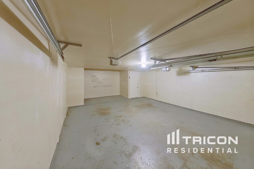 Building Photo - 4931 Darrow Ln