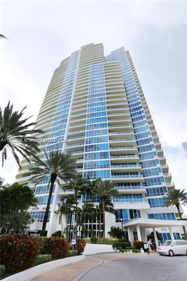 Building Photo - 100 South Pointe Dr