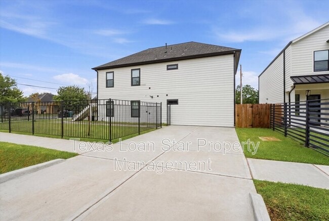 Building Photo - 3107 Grassmere St