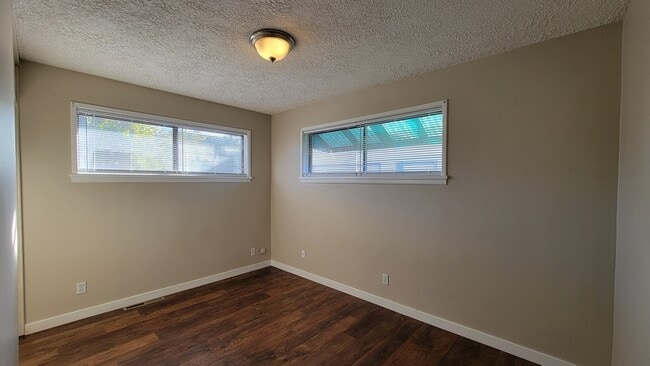 Building Photo - 1107 Topaz Dr