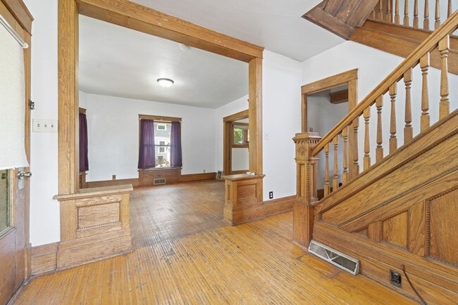 Building Photo - 513 W 22nd St
