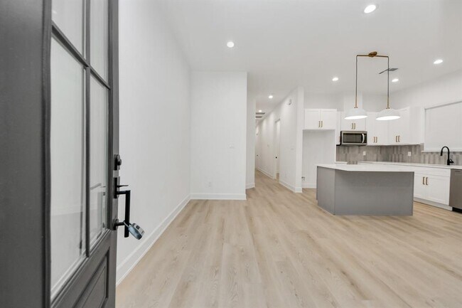 Building Photo - 6930 Liverpool St