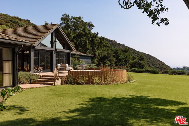 Building Photo - 3100 Mandeville Canyon Rd