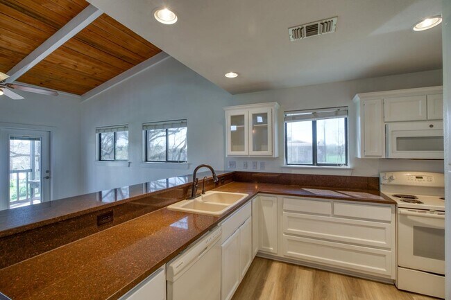 Building Photo - 758 Sandy Mountain Dr