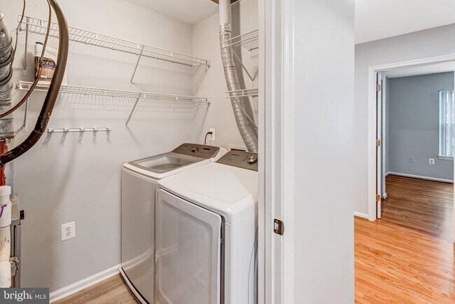 Building Photo - 8315 Sanderling Way