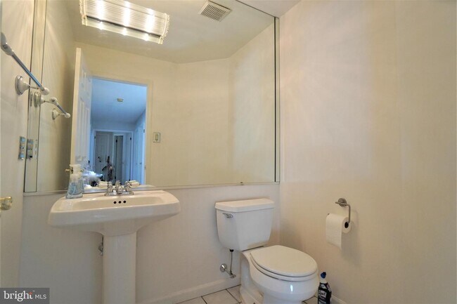 Building Photo - 104 Hidden Creek Dr