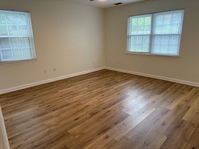 Building Photo - 112 Teal Lake Dr