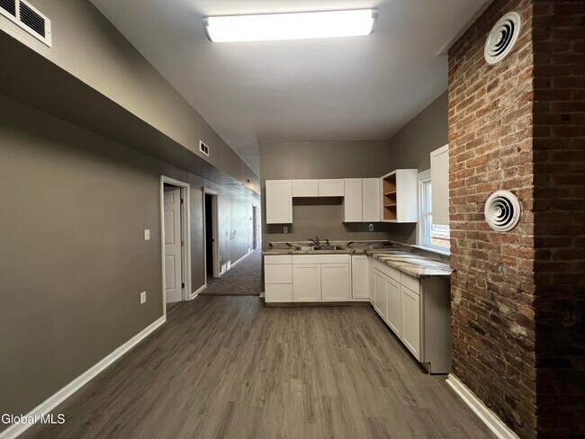 Building Photo - 57 5th Ave