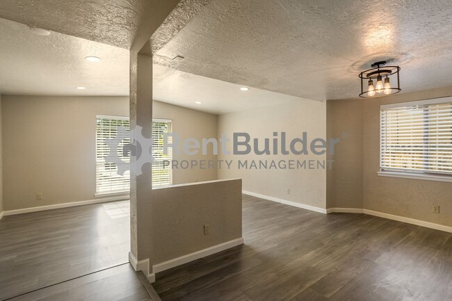 Building Photo - *** WOW!! SPECIAL DECEMBER REDUCED PRICE!!...