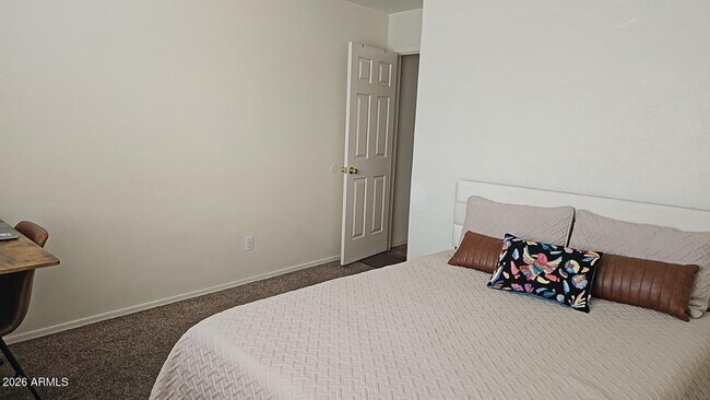 Building Photo - 2174 W Roundwood Pl