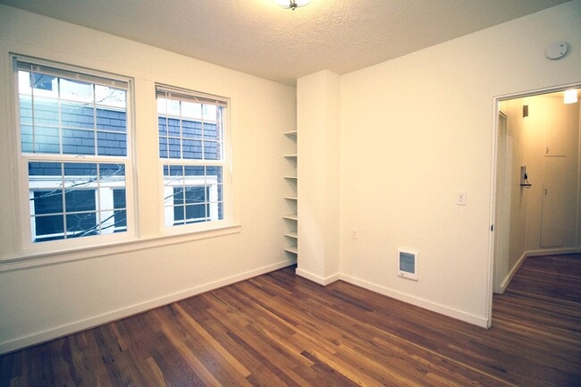 Building Photo - 1928 SW Laurel St