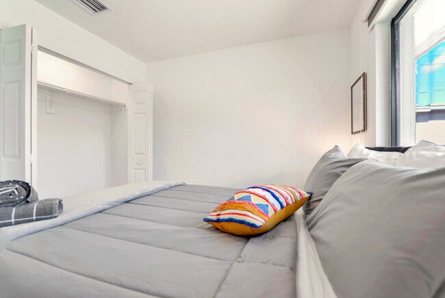 Building Photo - 2110 NW 66th St