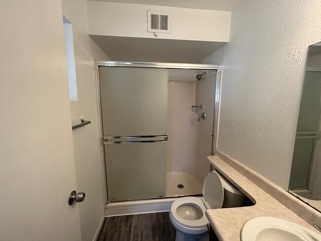 Building Photo - 3 Bedroom 2 Bathroom Parkview North Home