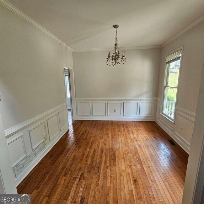 Building Photo - 6141 Long Shore Dr