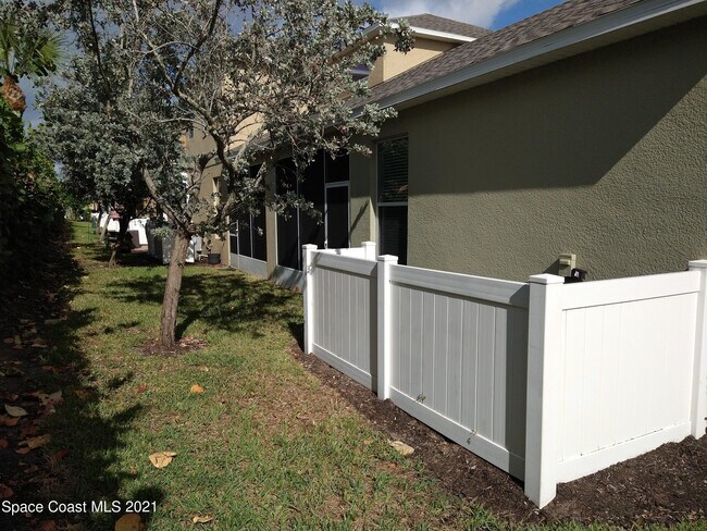 Building Photo - 490 Bismarck Way
