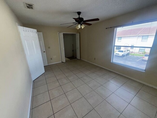 Building Photo - 1608 Long Ridge Ct