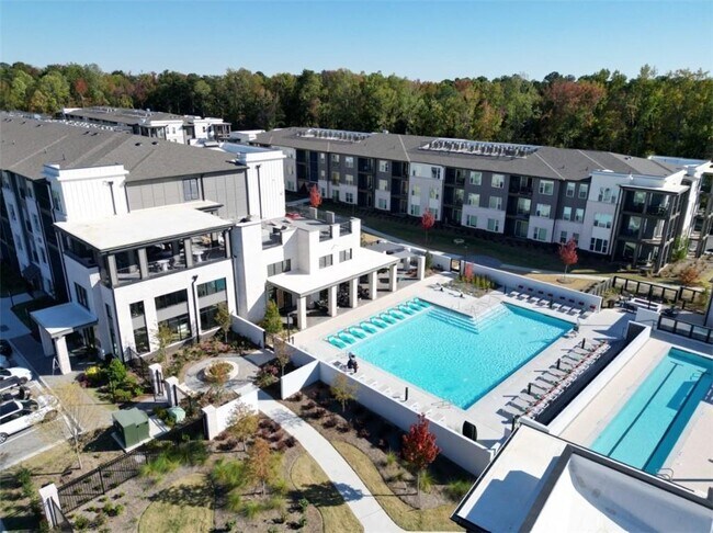 Building Photo - 305 Collins Industrial Way