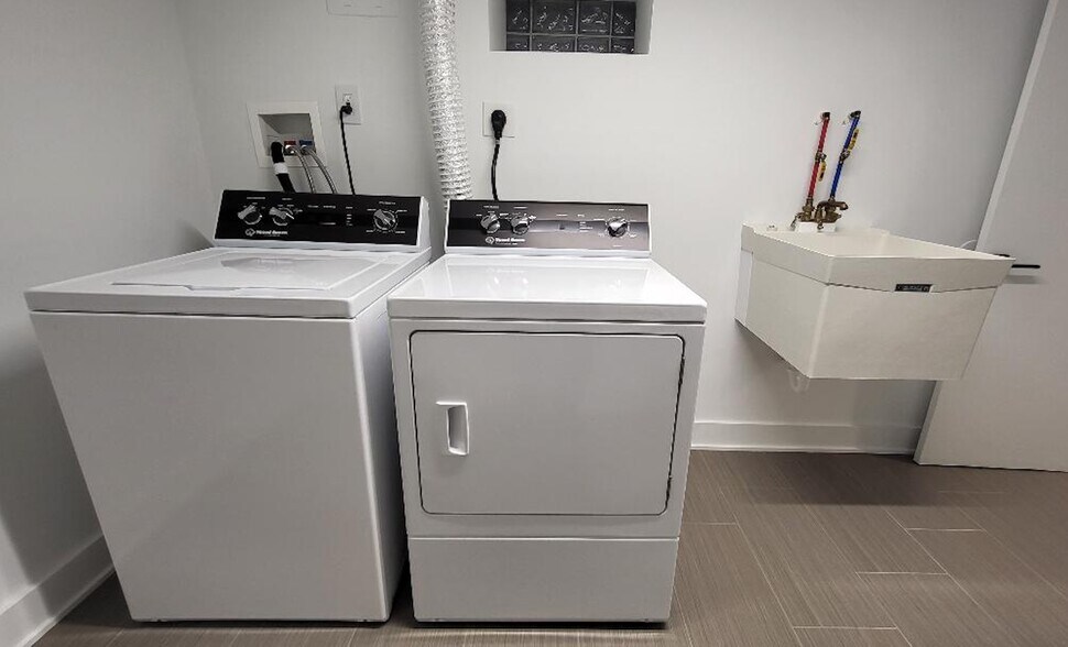 Building Photo - 1237 S 27th St