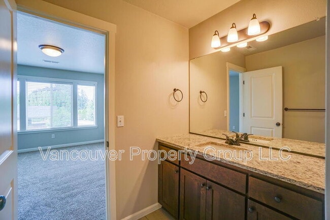 Building Photo - 5809 NE 71st Ave