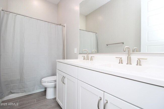 Building Photo - 4811 E Village Dr