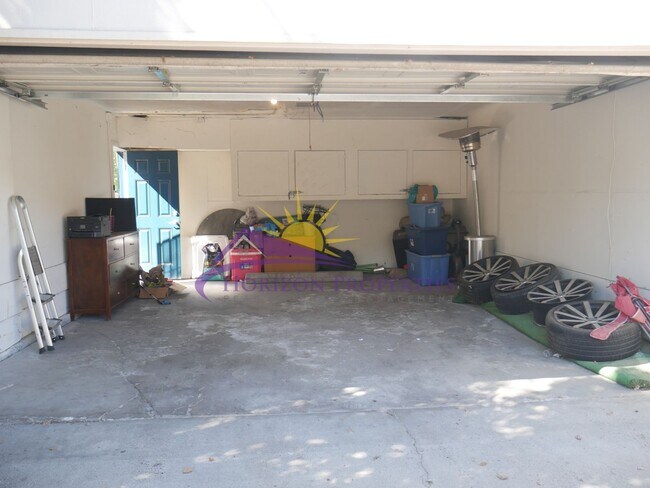 Building Photo - 908 Dornajo Way