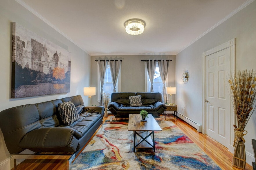 Primary Photo - 94 Esmond St
