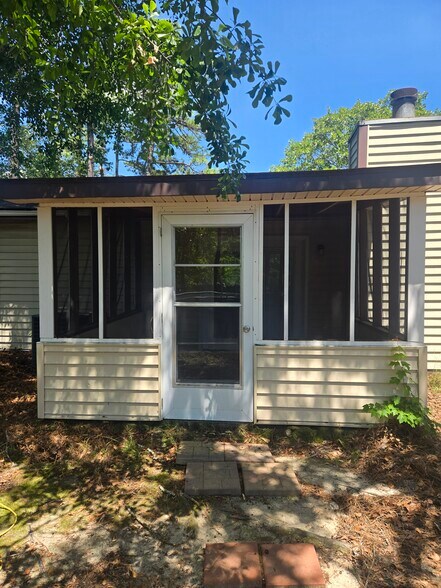 Building Photo - 170 Forestview Cir