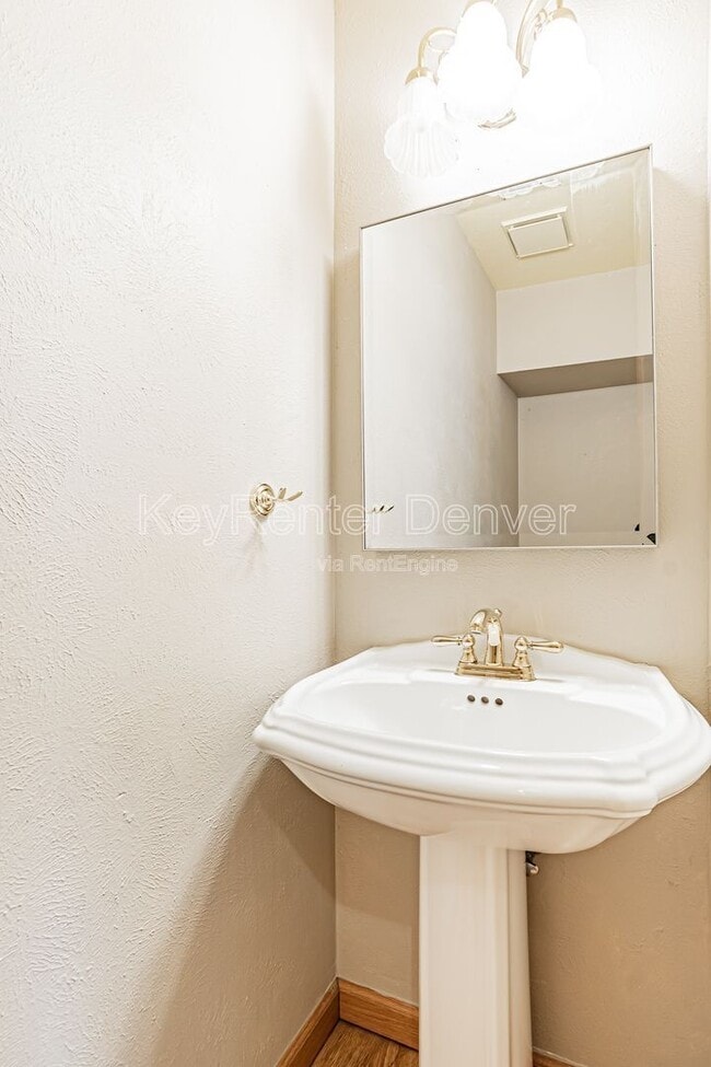 Building Photo - 8756 Chase Dr