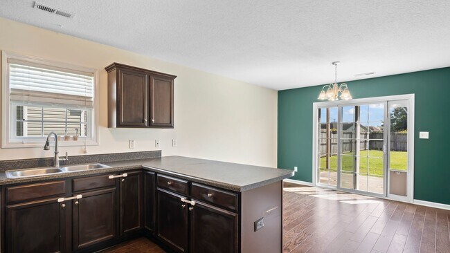 Building Photo - Charming 3BR Home in Carolina Plantation with Fenced Yard & 2-Car Garage