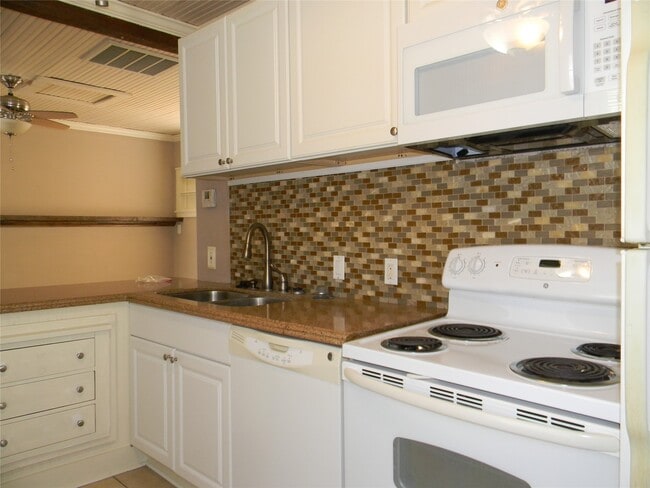 Building Photo - 2423 Avenue L