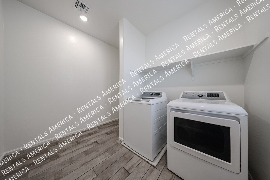 Building Photo - 1857 W 22nd Ave