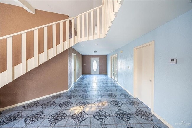 Building Photo - 18 Expressway 83