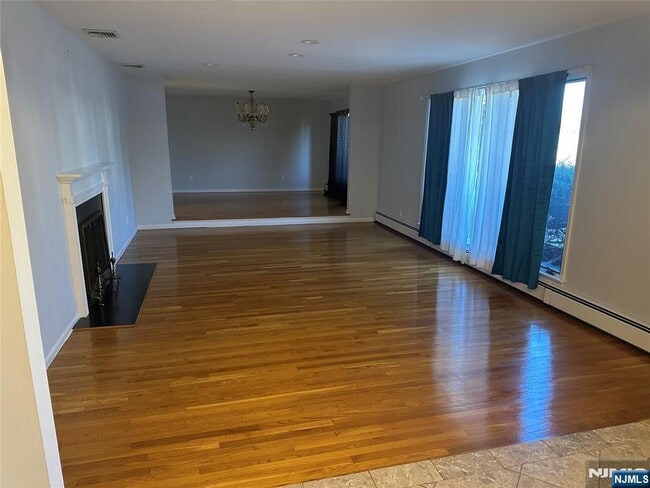 Building Photo - 24 Drake Ln