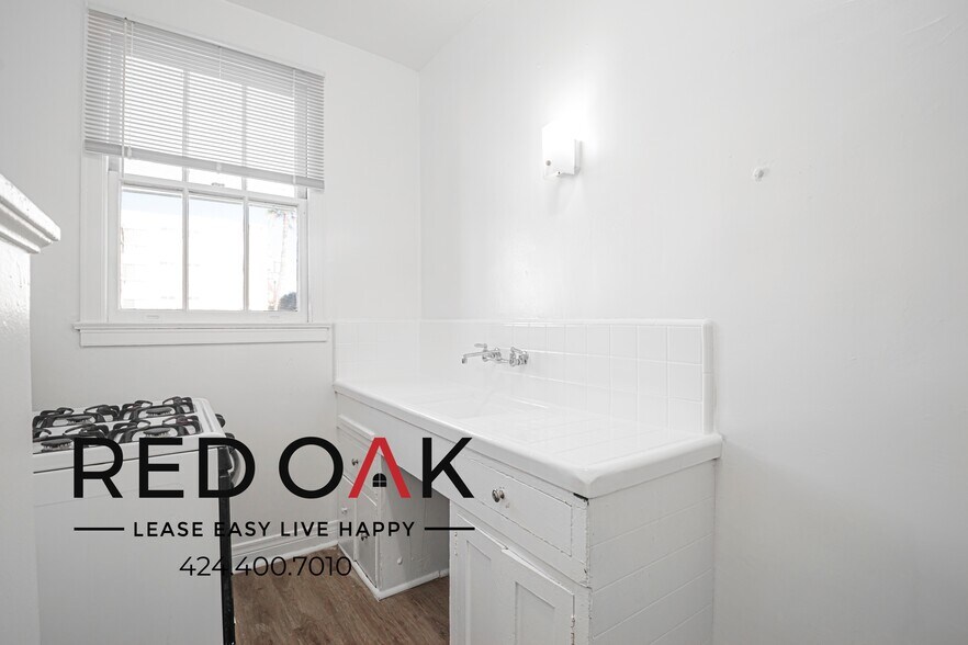 Building Photo - 2505 W 6th St