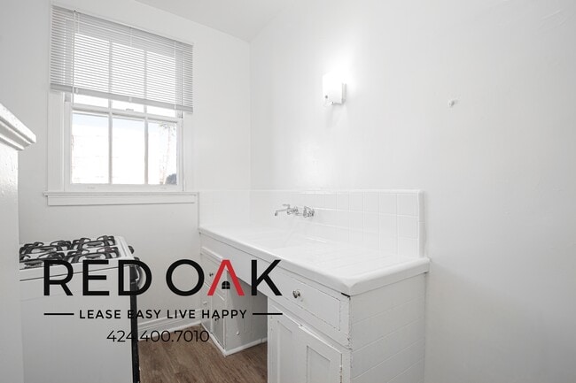 Building Photo - 2505 W 6th St