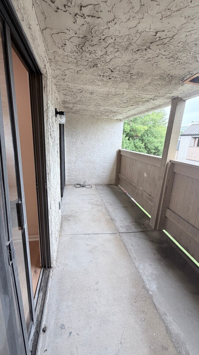 Building Photo - 8435 Hearth Dr