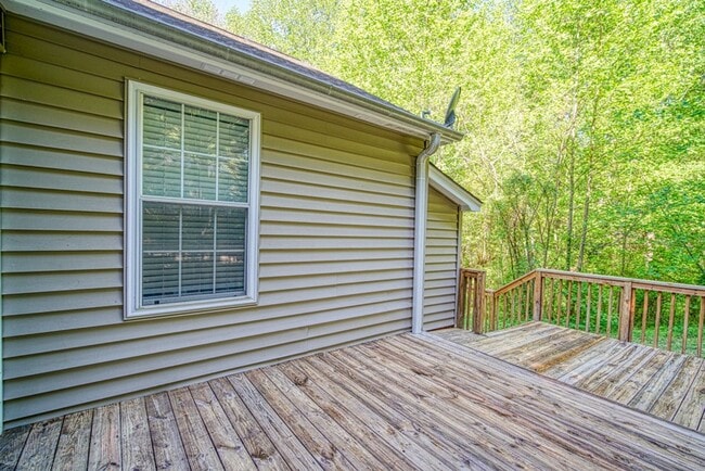 Building Photo - Adorable 2 BR, 2 BA Home - Greater North Main Area, Greenville