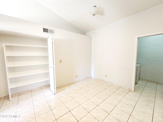 Building Photo - 5136 E Evergreen St