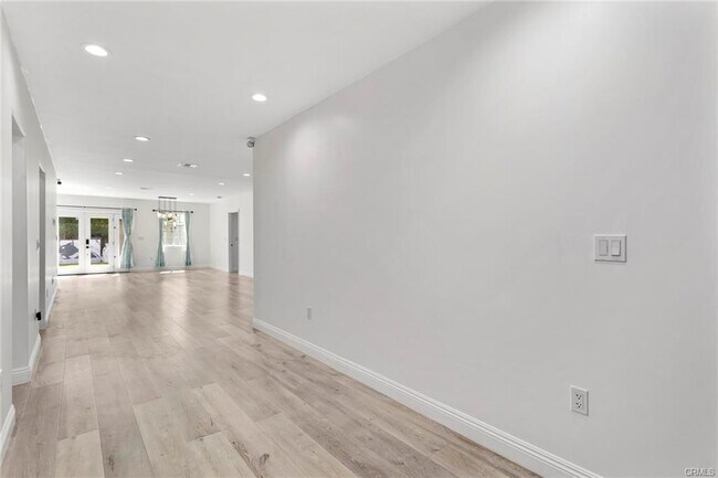 Building Photo - 5040 Varna Ave