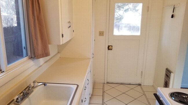 Building Photo - 086-862-862.5 11th Duplex, Bend