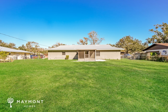 Building Photo - 2302 Maple Hl Dr