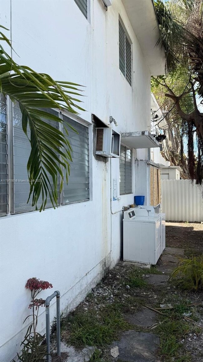Building Photo - 8132 Harding Ave