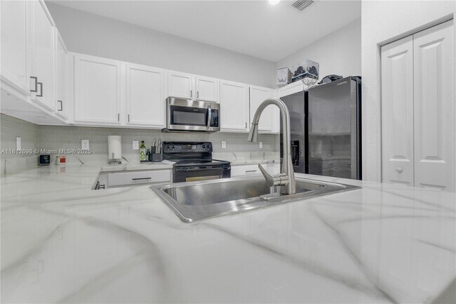 Building Photo - 3529 NW 29th Pl