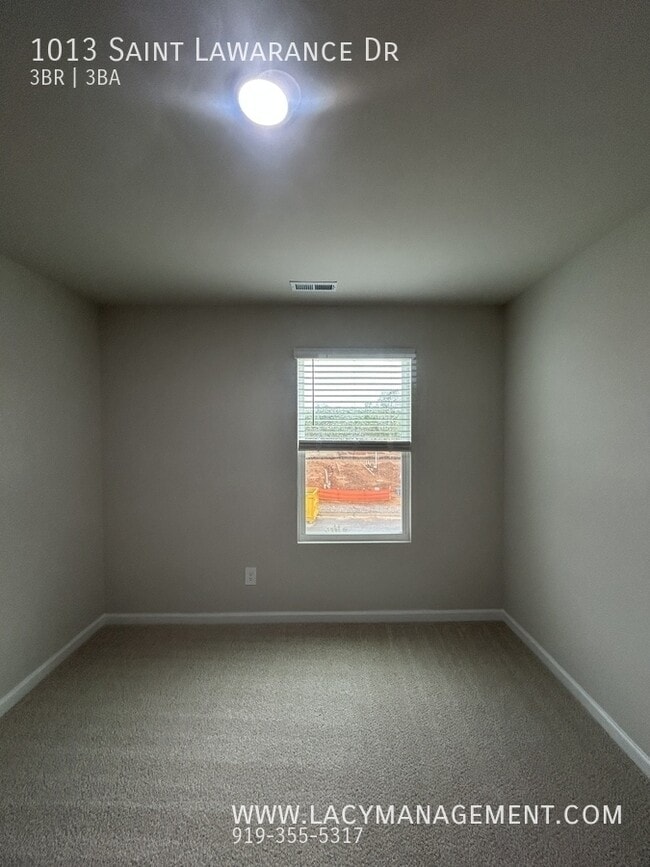 Building Photo - 1013 St Lawrence Dr