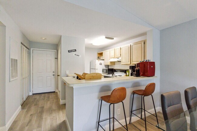 Primary Photo - 1885 Palm Cove Blvd