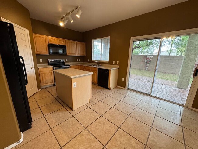 Building Photo - Stylish 3-Bed Home with Loft & Low-Maintenance Backyard in Phoenix