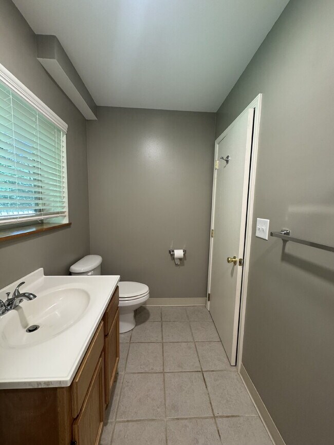 Building Photo - 46 Madison Heights Dr