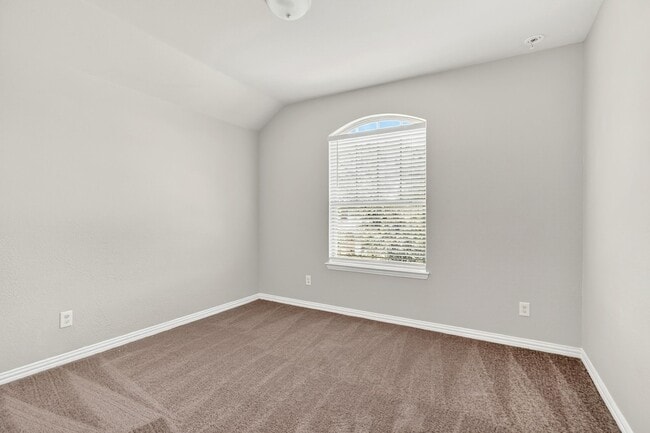 Building Photo - 1012 Summer Ln