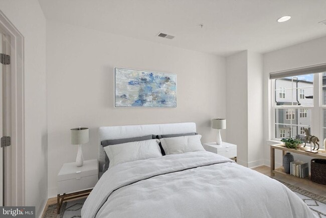 Building Photo - 1862 Michael Faraday Dr.